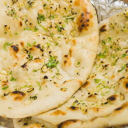 Луковые лепешки - 7 рецептов на сковороде, в духовке, в домашних условиях