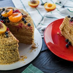 Как приготовить классический «Медовик» со сметанным кремом