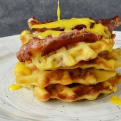 Вафли с беконом