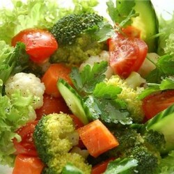 Салат из свежих и варёных овощей