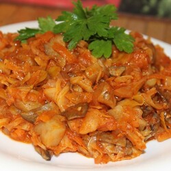 Тушеная капуста с вешенками