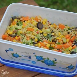 Салат «Радуга» с булгуром и апельсиновой заправкой. Ингредиенты: булгур, апельсины, перец сладкий оранжевый