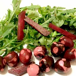 Маринованные перепелиные яйца в свекольном отваре