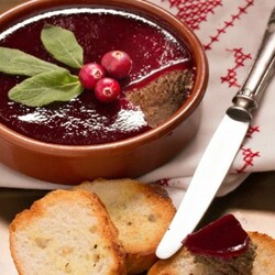 Куриный паштет с клюквенным желе и мускатным орехом