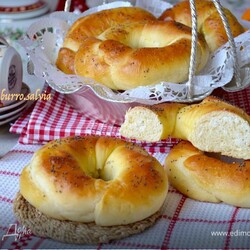 Апельсиновые булочки с кокосом . Ингредиенты: ванилин, яичные белки, кокосовая стружка