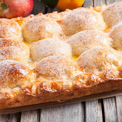 Изумительный творожной пирог с фаршированными яблоками - рецепт на миллион