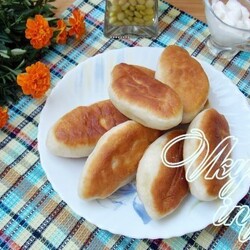 Жареные пирожки с картошкой и луком