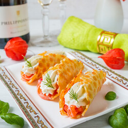 Сырные трубочки с лососем и сырным кремом на Вкусном Блоге