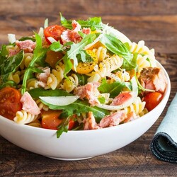 9 недорогих вкусных блюд с консервированным тунцом