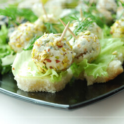 Канапе с голубым сыром