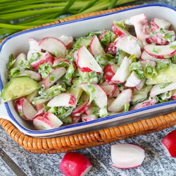 Салат с редиской и огурцом - пошаговый рецепт с фото