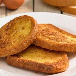 Как приготовить гренки с яйцом, молоком, сладкие и с чесноком или грибами?