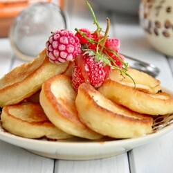 Пышные оладьи на кефире – лучший рецепт с бананом, яблоками и овсяными хлопьями