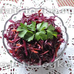 Салат из красной капусты с яблоками