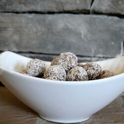 Трюфеля из клюквы и кокоса