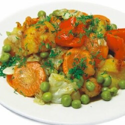 Сочное овощное рагу с кедровыми орешками в пароварке