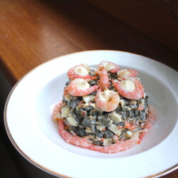 Салат из морской капусты с креветками
