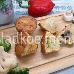 Сырные кексы с грибами и овощами