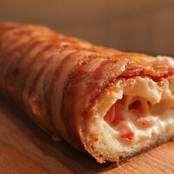 Багет с сыром в беконе