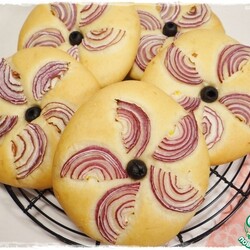 Лепешки с оливковым маслом и луком