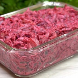 «А соус, ну просто ВАУ»: новый доступный и полезный салат из свёклы на каждый день (ВИДЕО)