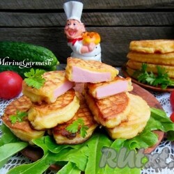 Колбаса в кляре на сковороде - 8 пошаговых фото в рецепте