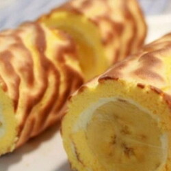 Банановый рулет - 7 рецептов пошагово, с шоколадом, творогом