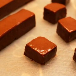 Как получить вкуснейший шоколадный десерт из творога. Можно резать ножом!