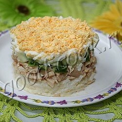 Салат с сырным рисом и кальмарами, рецепт приготовления