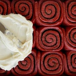 Булочки с корицей как синнабон Красный Бархат