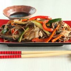 Соба с курицей и овощами, пошаговый рецепт с фото