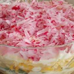 Овощной салат с сыром, яйцом и редиской — будете меня благодарить!