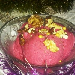 Рецепт Малиновое мороженое с орехами пошаговый с фотографиями