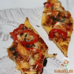 Полента с сыром , маслинами и кальмарами