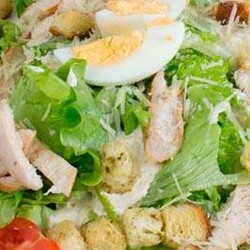 Популярные рецепты салатов с копченой курицей