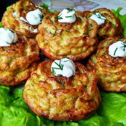 Кабачковые маффины с колбасой