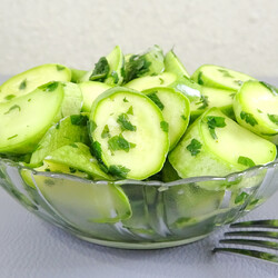 Быстрые маринованные кабачки в пакете