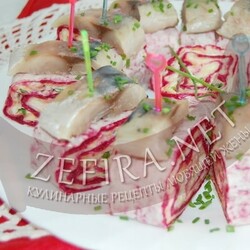 Быстрая праздничная закуска рулеты из лаваша с селедкой и вареными овощами