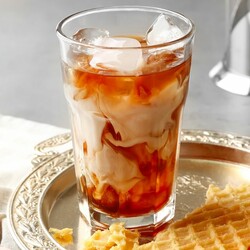 10 крутых рецептов холодного кофе с шоколадом, бананом, мороженым и не только - Лайфхакер