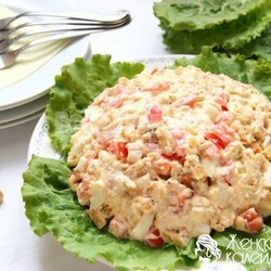 Салат с Кириешками и копченой колбасой