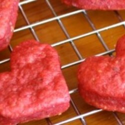 Крекеры из свеклы и сыра чедер - фото рецепт приготовления