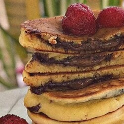 Вкусные панкейки с нутеллой внутри