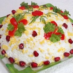 Салат с копченой курицей и черносливом "Сказочная поляна"