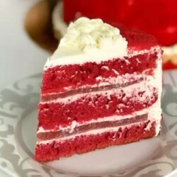 Торт Красный Бархат с клубникой