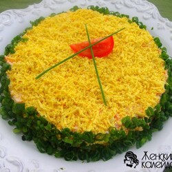 Салат с колбасой и сыром