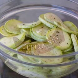 Хрустящие маринованные кабачки за пару часов