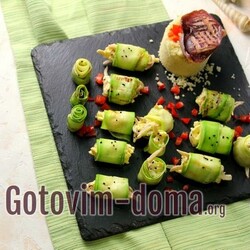 Рулетики из кабачков с начинкой из кальмаров с сыром, рецепт с фото