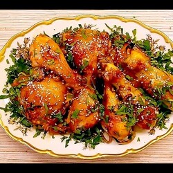 Курица в медово-соевом маринаде, запеченная в духовке.