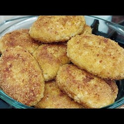 За эти котлеты мне хлопали в ладоши! Заменила мясо на доступную рыбу, измельчила ножом и пожарила.