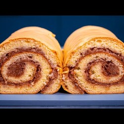 рулет печется с начинкой